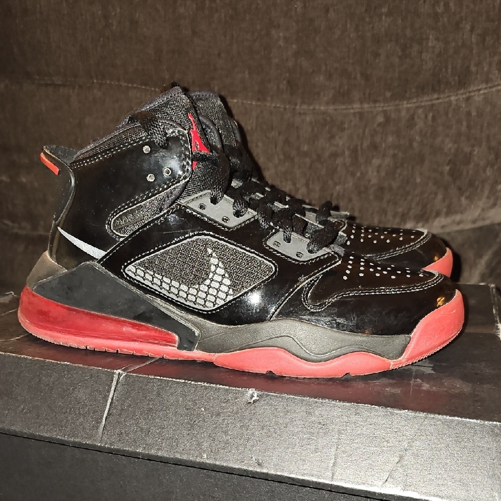 🖤❤️Nike Air Jordan Mars 270 Black and Red Sneakers - Picture 4 of 15